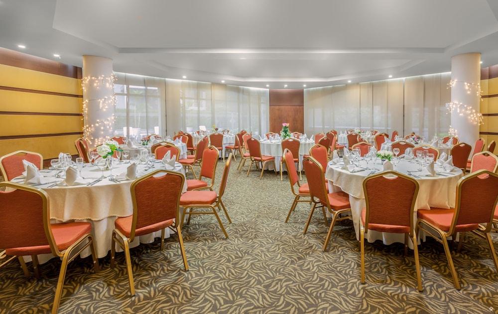 Four Points By Sheraton Меделин Екстериор снимка