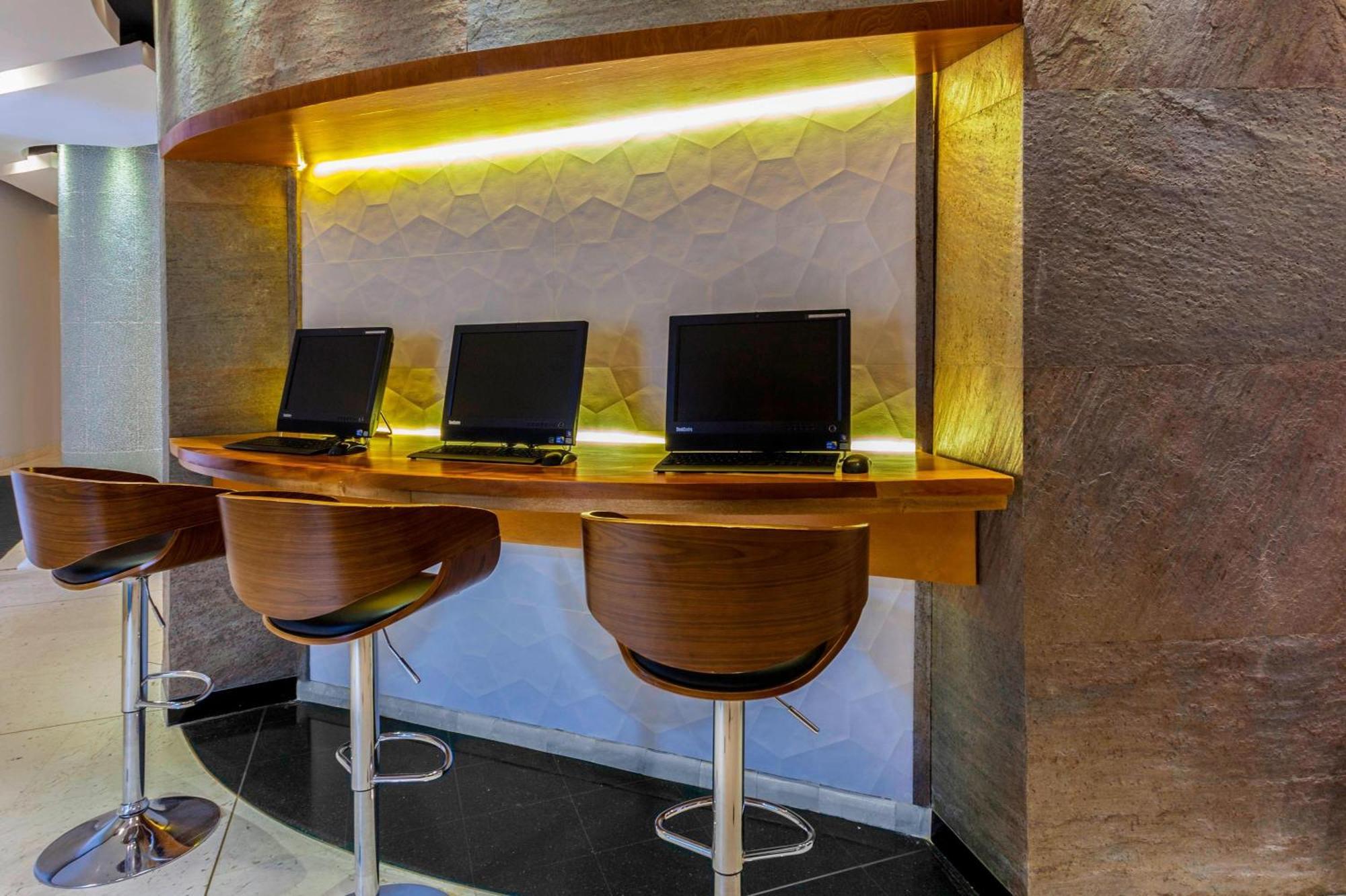 Four Points By Sheraton Меделин Екстериор снимка