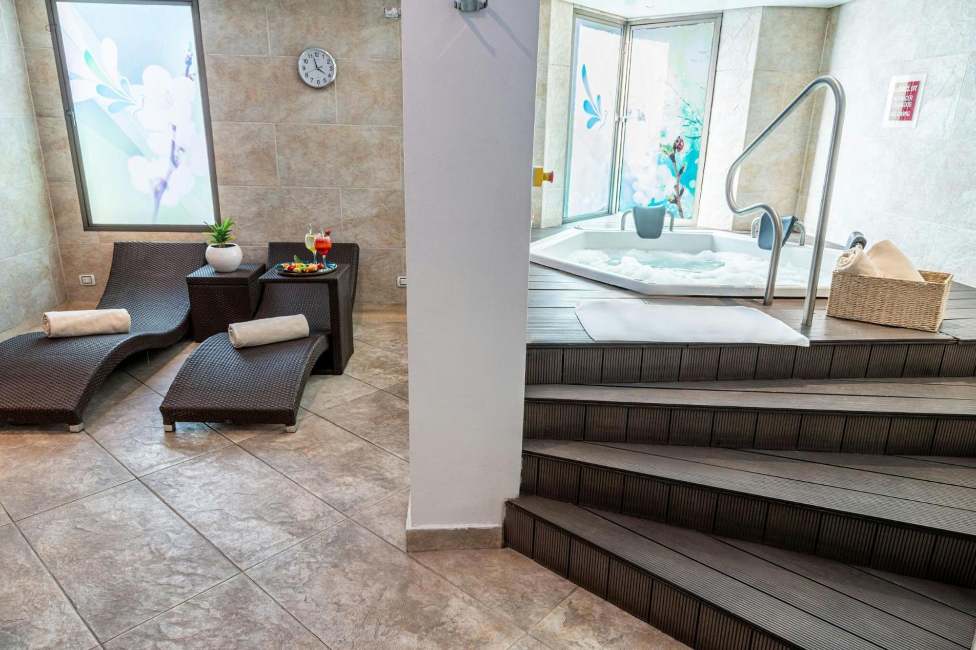 Four Points By Sheraton Меделин Екстериор снимка
