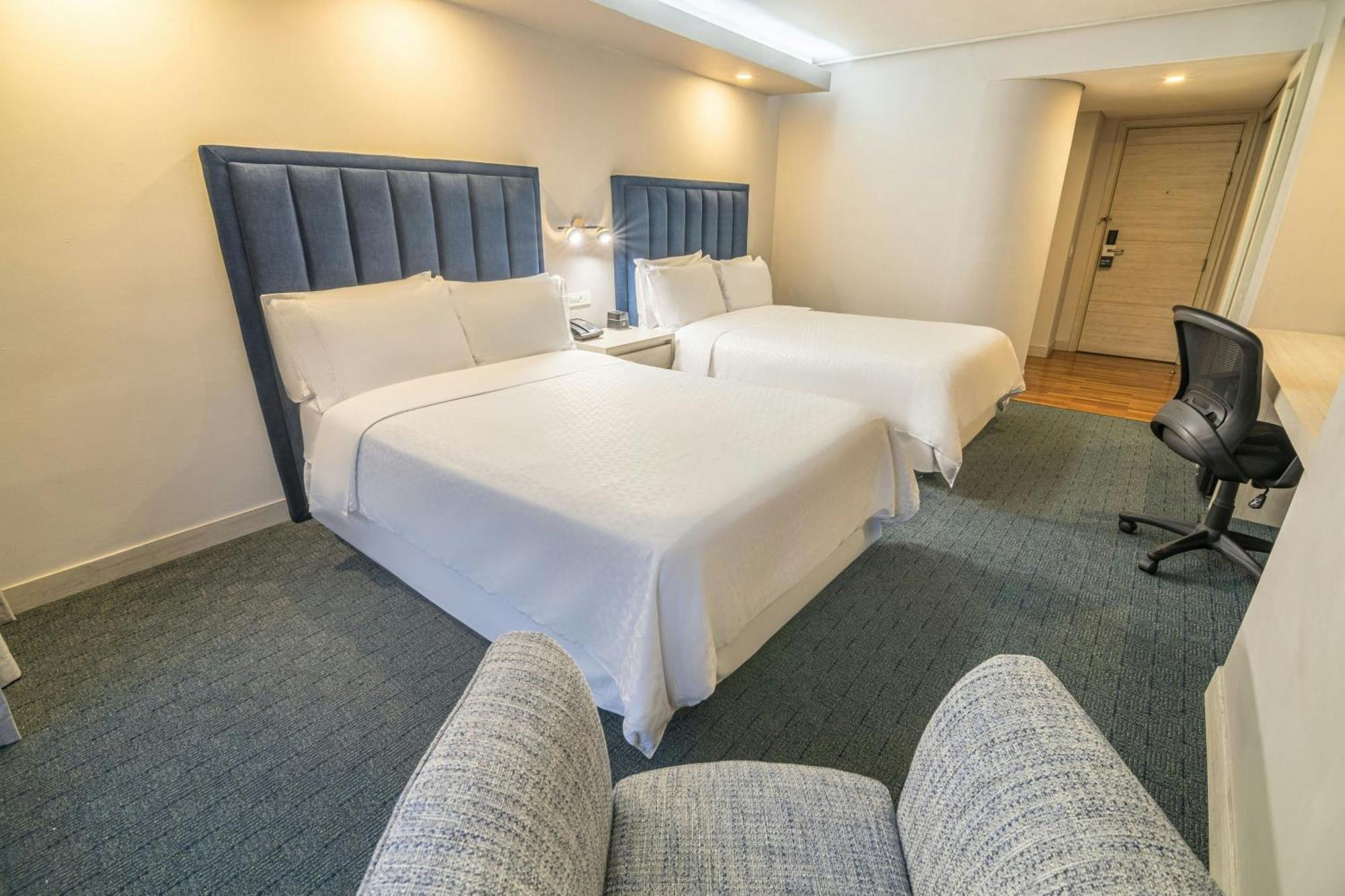 Four Points By Sheraton Меделин Екстериор снимка
