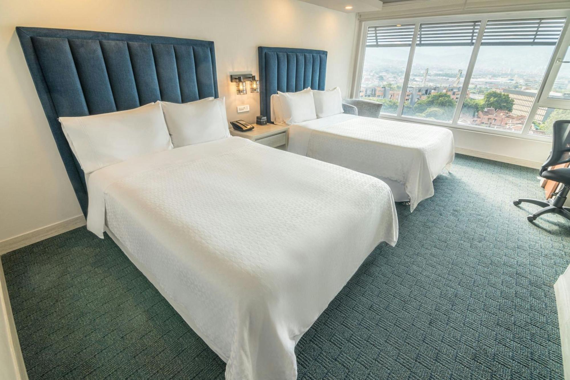Four Points By Sheraton Меделин Екстериор снимка