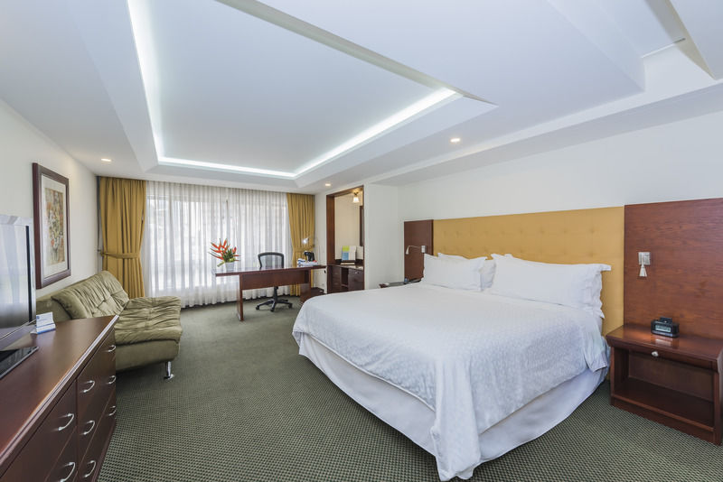 Four Points By Sheraton Меделин Екстериор снимка